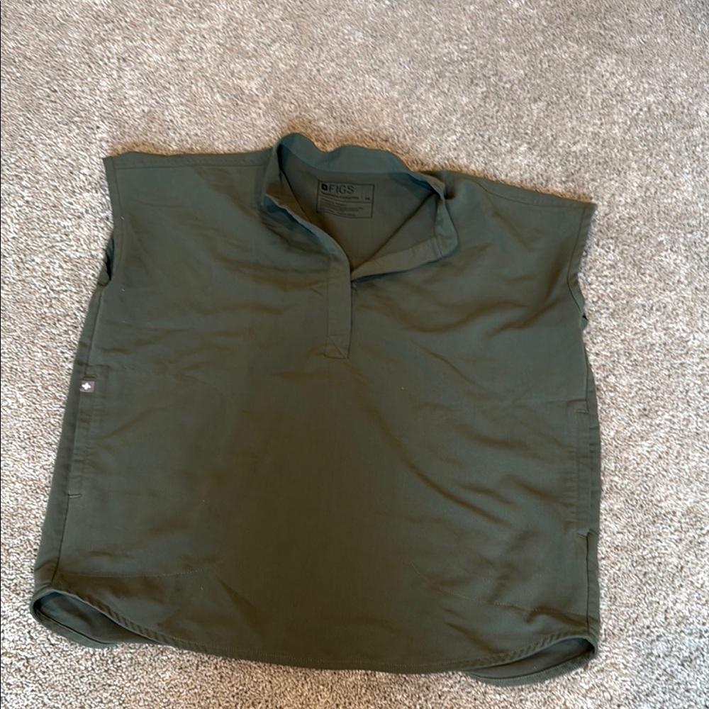 Figs scrub top